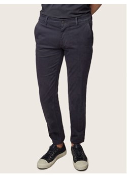 Boss Chinosy Schino 50379152 Granatowy Slim Fit ze sklepu MODIVO w kategorii Spodnie męskie - zdjęcie 168517938