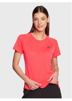 New Balance Koszulka techniczna Q Speed WT23281 Czerwony Athletic Fit ze sklepu MODIVO w kategorii Bluzki damskie - zdjęcie 168519715