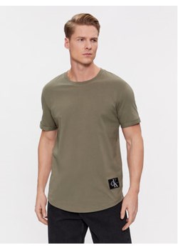 Calvin Klein Jeans T-Shirt J30J323482 Zielony Regular Fit ze sklepu MODIVO w kategorii T-shirty męskie - zdjęcie 168520057