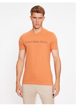 Calvin Klein Jeans T-Shirt J30J322344 Pomarańczowy Slim Fit ze sklepu MODIVO w kategorii T-shirty męskie - zdjęcie 168520386