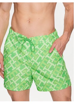 Tommy Hilfiger Szorty kąpielowe UM0UM02846 Zielony Slim Fit ze sklepu MODIVO w kategorii Kąpielówki - zdjęcie 168521455