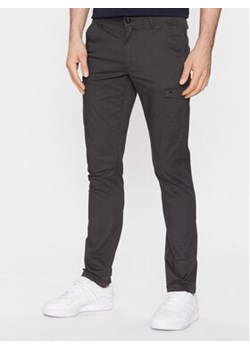 Regatta Spodnie materiałowe Bryer II RMJ273R Szary Regular Fit ze sklepu MODIVO w kategorii Spodnie męskie - zdjęcie 168521615