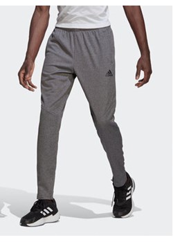adidas Spodnie dresowe Aeroready Game And Go Small Logo HK9829 Szary Regular Fit ze sklepu MODIVO w kategorii Spodnie męskie - zdjęcie 168526808