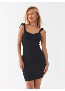 Guess Sukienka dzianinowa W3YK83 Z2YK2 Czarny Slim Fit ze sklepu MODIVO w kategorii Sukienki - zdjęcie 168528235