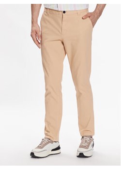 Tommy Jeans Spodnie materiałowe Austin DM0DM15964 Beżowy Slim Fit ze sklepu MODIVO w kategorii Spodnie męskie - zdjęcie 168528236