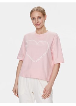 Guess T-Shirt V4RI07 K8FQ4 Różowy Boxy Fit ze sklepu MODIVO w kategorii Bluzki damskie - zdjęcie 168528885