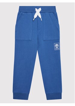 Timberland Spodnie dresowe T24B79 S Niebieski Regular Fit ze sklepu MODIVO w kategorii Spodnie chłopięce - zdjęcie 168530647