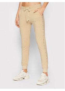 Femi Stories Spodnie dresowe Vano Beżowy Regular Fit ze sklepu MODIVO w kategorii Spodnie damskie - zdjęcie 168532217