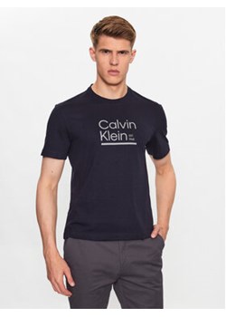 Calvin Klein T-Shirt Contrast Line Logo K10K111538 Granatowy Regular Fit ze sklepu MODIVO w kategorii T-shirty męskie - zdjęcie 168534365