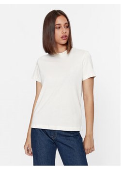 Calvin Klein Jeans T-Shirt J20J222015 Écru Regular Fit ze sklepu MODIVO w kategorii Bluzki damskie - zdjęcie 168534576