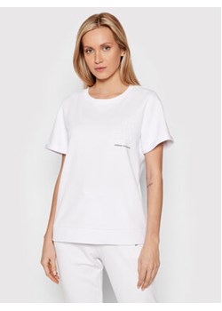 Armani Exchange T-Shirt 8NYM03 YJ68Z 1000 Biały Relaxed Fit ze sklepu MODIVO w kategorii Bluzki damskie - zdjęcie 168535476