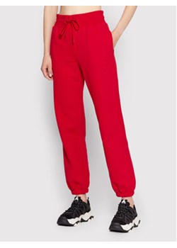 Patrizia Pepe Spodnie dresowe 8P0452/J041-R754 Czerwony Regular Fit ze sklepu MODIVO w kategorii Spodnie damskie - zdjęcie 168535658