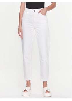 Calvin Klein Jeansy K20K205164 Biały Regular Fit ze sklepu MODIVO w kategorii Jeansy damskie - zdjęcie 168536655