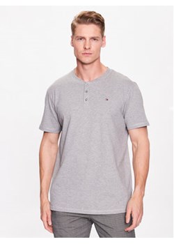 Tommy Hilfiger T-Shirt Henley UM0UM02803 Szary Regular Fit ze sklepu MODIVO w kategorii T-shirty męskie - zdjęcie 168536795