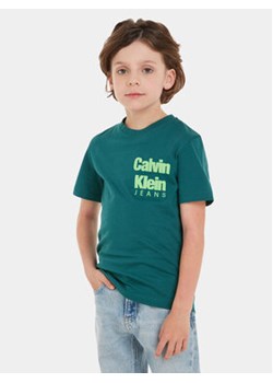 Calvin Klein Jeans T-Shirt Mini Blown Up Logo IB0IB01885 Niebieski Regular Fit ze sklepu MODIVO w kategorii T-shirty chłopięce - zdjęcie 168536866