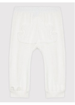 United Colors Of Benetton Spodnie dresowe 3CEDAF004 Biały Regular Fit ze sklepu MODIVO w kategorii Spodnie i półśpiochy - zdjęcie 168537015