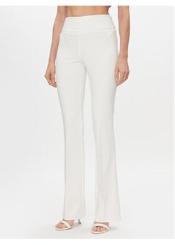 Rinascimento Spodnie materiałowe CFC0117682003 Biały Flare Fit ze sklepu MODIVO w kategorii Spodnie damskie - zdjęcie 168537145