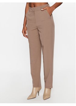 Vero Moda Spodnie materiałowe 10261257 Brązowy Straight Fit ze sklepu MODIVO w kategorii Spodnie damskie - zdjęcie 168537856
