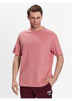 Outhorn T-Shirt TTSHM453 Różowy Regular Fit ze sklepu MODIVO w kategorii T-shirty męskie - zdjęcie 168538995