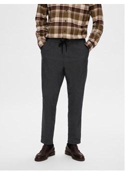 Selected Homme Spodnie materiałowe 16090956 Szary Slim Tapered Fit ze sklepu MODIVO w kategorii Spodnie męskie - zdjęcie 168540219