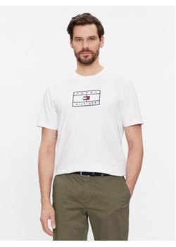 Tommy Hilfiger T-Shirt Big Graphic MW0MW34204 Biały Regular Fit ze sklepu MODIVO w kategorii T-shirty męskie - zdjęcie 168540229