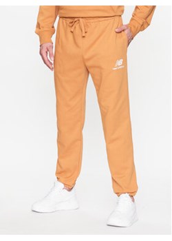 New Balance Spodnie dresowe MP31539 Żółty Regular Fit ze sklepu MODIVO w kategorii Spodnie męskie - zdjęcie 168540296