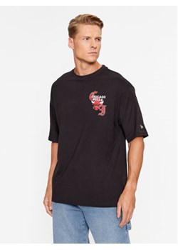 New Era T-Shirt Chicago Bulls Team Graphic 60416331 Czarny Regular Fit ze sklepu MODIVO w kategorii T-shirty męskie - zdjęcie 168541476