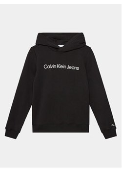 Calvin Klein Jeans Bluza Logo IU0IU00601 D Czarny Regular Fit ze sklepu MODIVO w kategorii Bluzy chłopięce - zdjęcie 168542329
