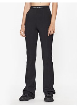 Calvin Klein Jeans Spodnie materiałowe Milano J20J221917 Czarny Regular Fit ze sklepu MODIVO w kategorii Spodnie damskie - zdjęcie 168544368
