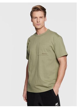 New Balance T-Shirt MT23567 Zielony Relaxed Fit ze sklepu MODIVO w kategorii T-shirty męskie - zdjęcie 168548005