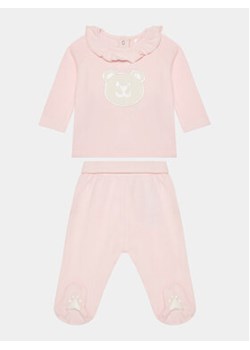 Guess Dres S3BG13 KBYY0 Różowy Regular Fit ze sklepu MODIVO w kategorii Dresy dla niemowlaka - zdjęcie 168548036
