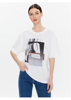 Calvin Klein T-Shirt Photo Print Graphic K20K204995 Biały Relaxed Fit ze sklepu MODIVO w kategorii Bluzki damskie - zdjęcie 168548086