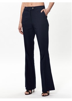 Tommy Hilfiger Spodnie materiałowe WW0WW38598 Granatowy Tailored Fit ze sklepu MODIVO w kategorii Spodnie damskie - zdjęcie 168550998