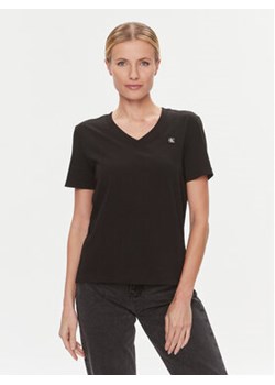 Calvin Klein Jeans T-Shirt Embro Badge J20J222560 Czarny Regular Fit ze sklepu MODIVO w kategorii Bluzki damskie - zdjęcie 168551509