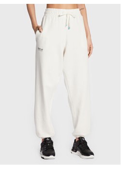Replay Spodnie dresowe W8599B.000.23358P Biały Relaxed Fit ze sklepu MODIVO w kategorii Spodnie damskie - zdjęcie 168552019