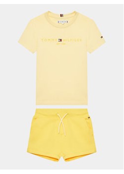 Tommy Hilfiger Komplet t-shirt i szorty sportowe Essential KG0KG07281 D Żółty Regular Fit ze sklepu MODIVO w kategorii Komplety chłopięce - zdjęcie 168552767