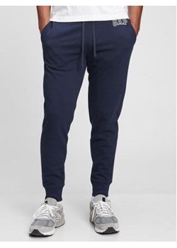 Gap Spodnie dresowe 500382-03 Granatowy Regular Fit ze sklepu MODIVO w kategorii Spodnie męskie - zdjęcie 168554098