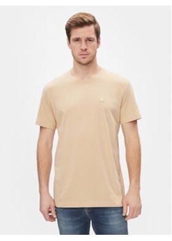 Calvin Klein Jeans T-Shirt J30J325268 Beżowy Regular Fit ze sklepu MODIVO w kategorii T-shirty męskie - zdjęcie 168555199