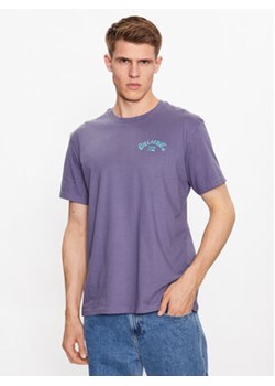 Billabong T-Shirt Arch Fill ABYZT01696 Fioletowy Regular Fit ze sklepu MODIVO w kategorii T-shirty męskie - zdjęcie 168555839