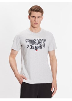 Tommy Jeans T-Shirt Entry Graphic DM0DM16831 Szary Regular Fit ze sklepu MODIVO w kategorii T-shirty męskie - zdjęcie 168556985