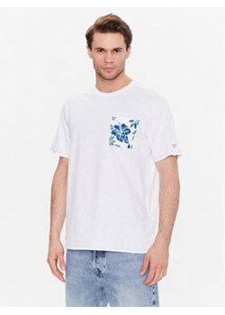 Guess T-Shirt F3GI04 K6XN4 Biały Regular Fit ze sklepu MODIVO w kategorii T-shirty męskie - zdjęcie 168557129