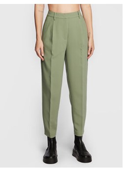 Bruuns Bazaar Spodnie materiałowe Cindy Sus Dagny BBW2393 Zielony Loose Fit ze sklepu MODIVO w kategorii Spodnie damskie - zdjęcie 168558369