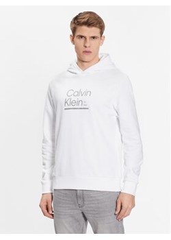Calvin Klein Bluza Contrast Line Logo K10K111569 Biały Regular Fit ze sklepu MODIVO w kategorii Bluzy męskie - zdjęcie 168560269