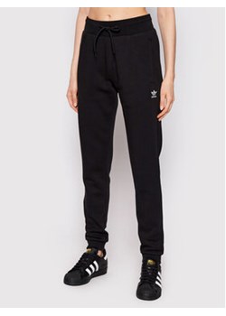 adidas Spodnie dresowe adicolor Essentials HM1837 Czarny Slim Fit ze sklepu MODIVO w kategorii Spodnie damskie - zdjęcie 168560325