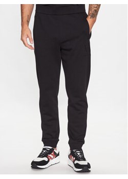 Armani Exchange Spodnie dresowe 8NZPPQ ZJ1ZZ 5237 Czarny Regular Fit ze sklepu MODIVO w kategorii Spodnie męskie - zdjęcie 168560875