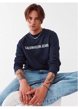 Calvin Klein Jeans Bluza J30J307757402 Granatowy Regular Fit ze sklepu MODIVO w kategorii Bluzy męskie - zdjęcie 168561275