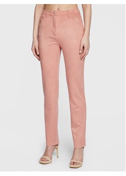 Guess Spodnie materiałowe Kelly W3RA0M WE0L0 Różowy Straight Fit ze sklepu MODIVO w kategorii Spodnie damskie - zdjęcie 168561855