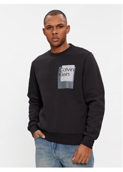 Calvin Klein Bluza Overlay K10K112249 Czarny Regular Fit ze sklepu MODIVO w kategorii Bluzy męskie - zdjęcie 168561889