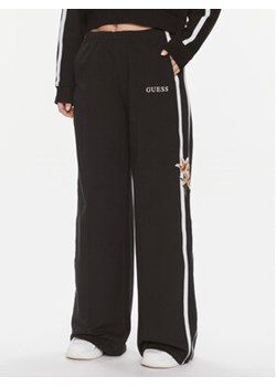 Guess Spodnie dresowe V4GB03 KC5R0 Czarny Relaxed Fit ze sklepu MODIVO w kategorii Spodnie damskie - zdjęcie 168562566