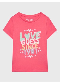 Guess T-Shirt K3GI01 K6YW3 Różowy Regular Fit ze sklepu MODIVO w kategorii Bluzki dziewczęce - zdjęcie 168563779